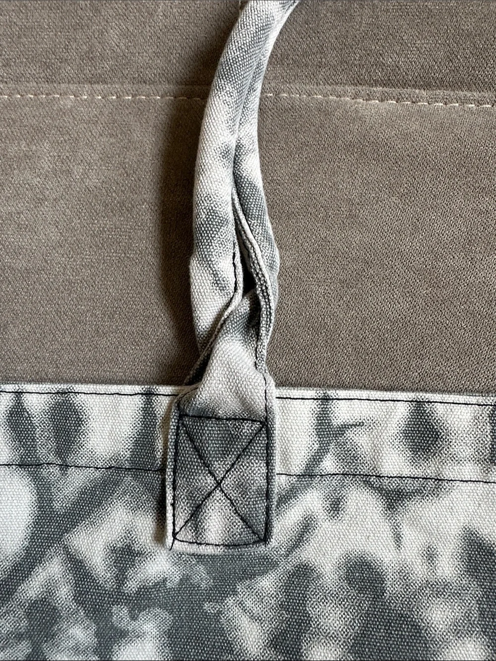 ALO Yoga Gray & White Tie-Dye Canvas Tote with Logo